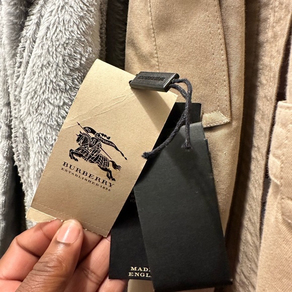 Burberry Long Trench Coat Colour: Honey
Coat Length: Long Size: USA 4 - Picture 7 of 12